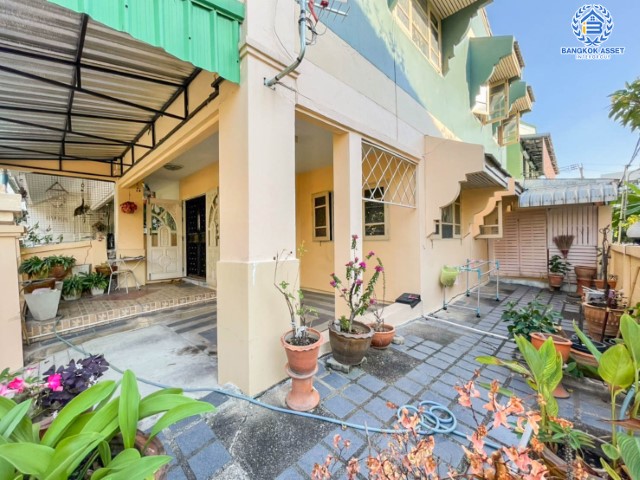 *****ทาวน์เฮ้าส์มือสองย่านกรุงเทพมหานคร ม.ซื่อตรง39 สุขาภิบาล 1 หลังมุม! เนื้อที่กว้างขวางสุดขีดถึง 30 ตร.ว. ฟังก์ชัน 3 ห้องนอน 2 ห้องน้ำ 1 ที่จอดรถ บ้านสภาพดี พื้นที่ใช้สอยเยอะ บนทำเลศักยภาพเชื่อมต่อถ.นวมินทร์, ถ.รัชดา-รามอินทรา, ถ.กาญนาภิเษก ในราคาดีสุดในย่าน!